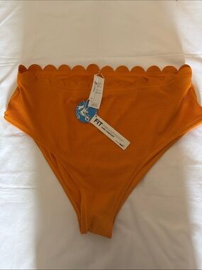 Cupshe Textured High-Waist Bikini Bottom in Bright Orange